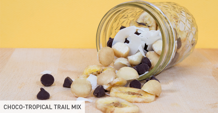 Pre- and Post-Workout Snacks: Choco-tropical trail mix