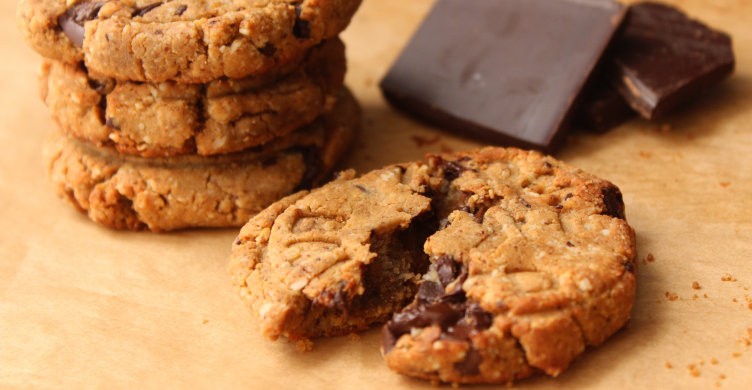 Recipe: Dark Chocolate and Almond Protein Cookies