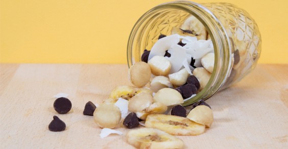 Pre- and Post-Workout Snacks Choco-tropical trail mix