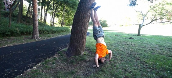 Greatist Workout of the Day: Handstand Push-Ups