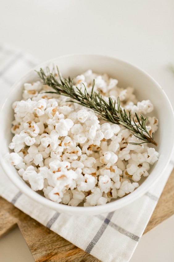Dorm Food: Olive Oil and Rosemary Popcorn