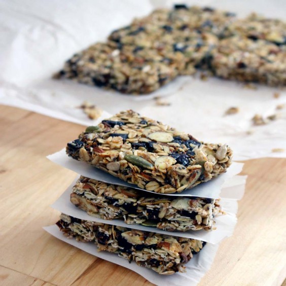 Quickies - Quick Vegan Breakfast Ideas Made In Minutes-6. DIY No-Bake Chewy Granola Bars