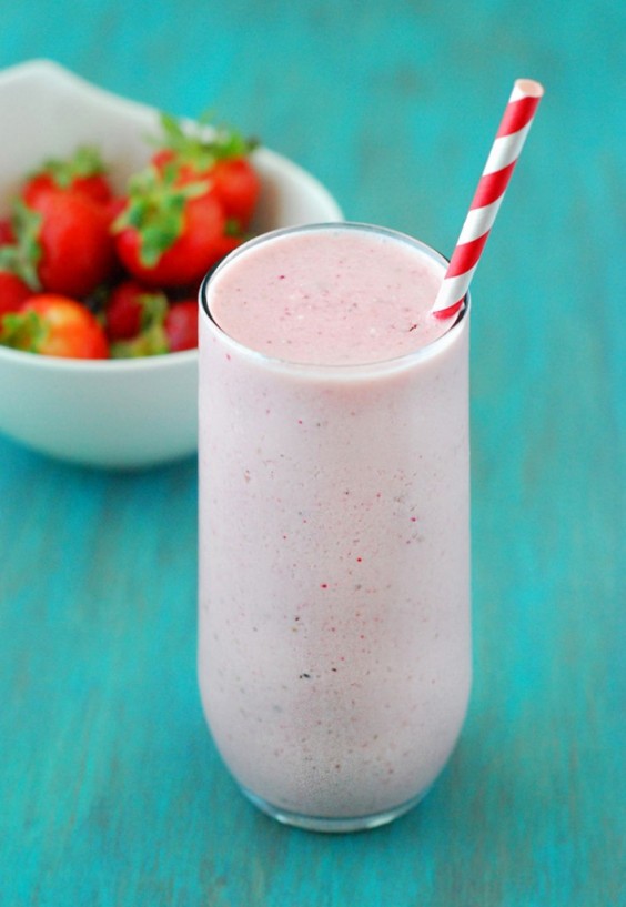 23. Low-Carb Strawberry Cheesecake Smoothie