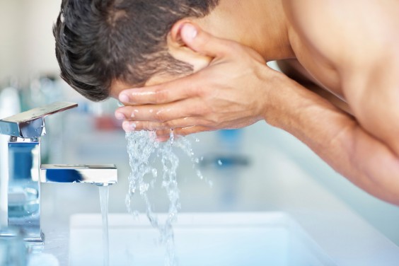 face washing - HUIDVERZORGING VOOR MANNEN ALLES WAT EEN MAN MOET WETEN