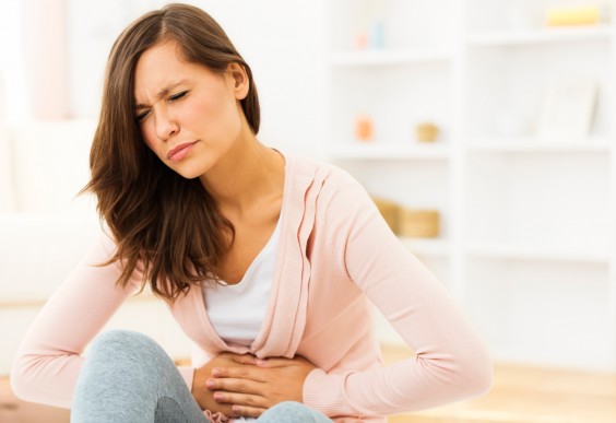young woman stomach pain - 11 OORZAKEN VAN URINEWEGINFECTIES